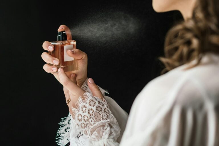 اكتشف الأناقة والفخامة مع عطور شركة لولوديون